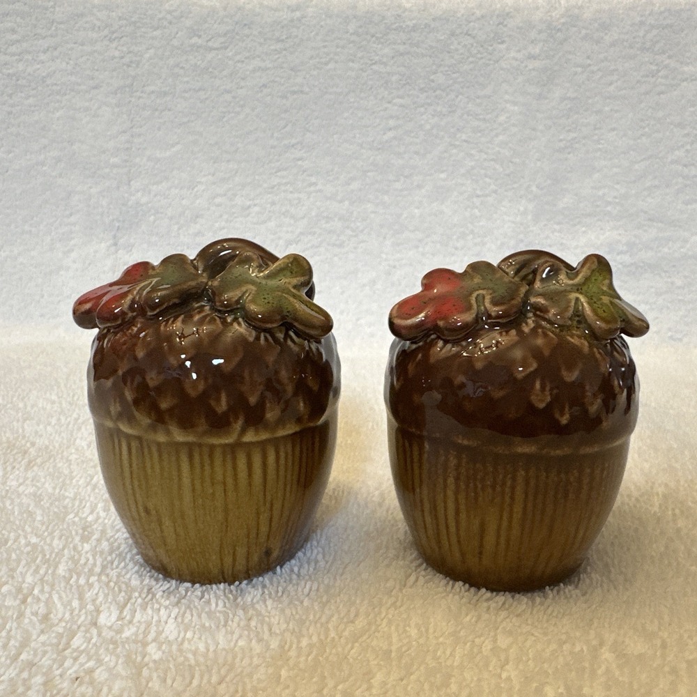 Ceramic Acorn & Leaves Fall Autumn Salt & Pepper Shakers 2.5 x 2"